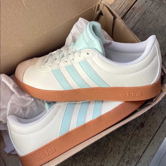 Adidas VL Court Base Shoes
New In Original Box - Men’s 8.5, Women’s 10 - Picture 1 of 4